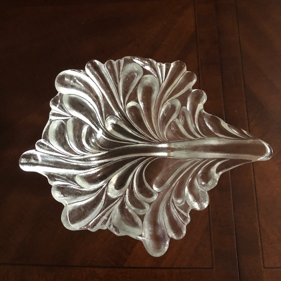 Clam Shaped Glass Bowl - Picture 4 of 5